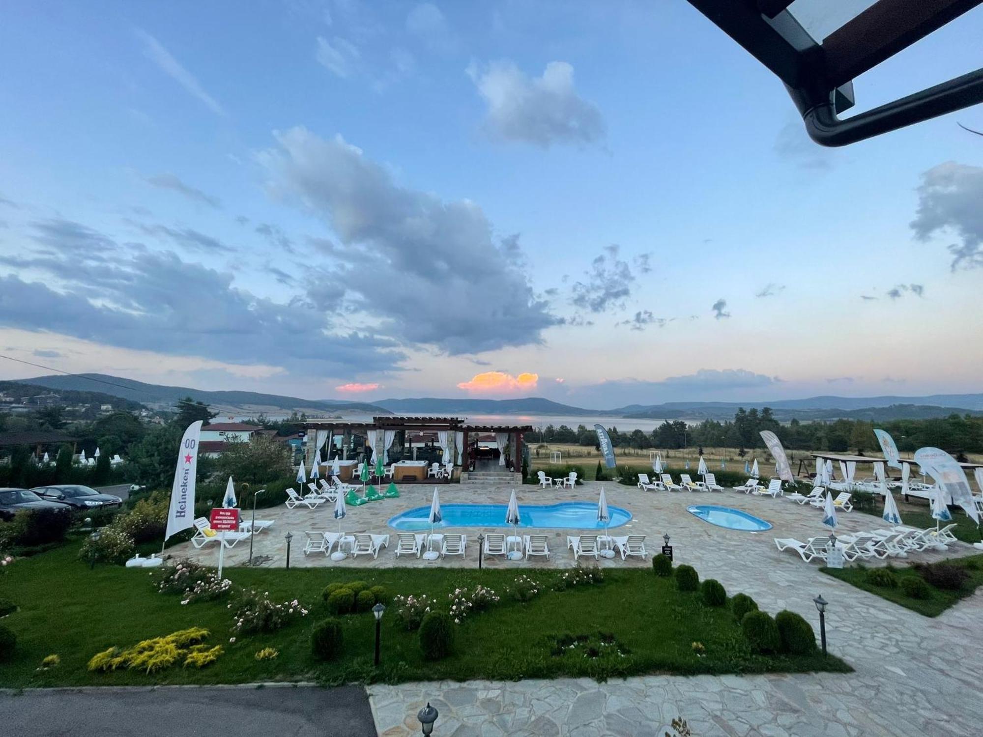 Family Hotel Eterno Цигов-Чарк Экстерьер фото